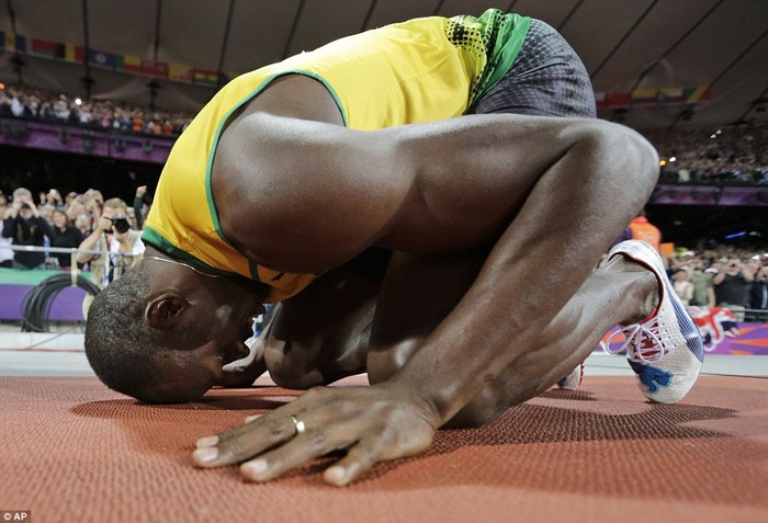 Những màn ăn mừng mang phong cách riêng của Bolt...